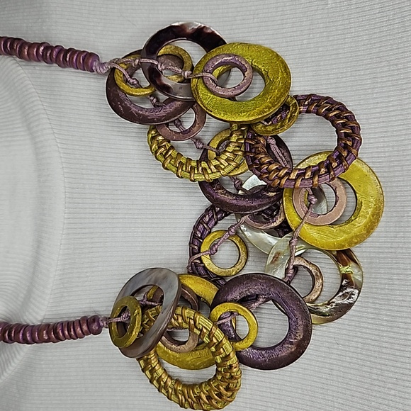 STATEMENT NECKLACE IN MAUVE AND YELLOW - Picture 2 of 8